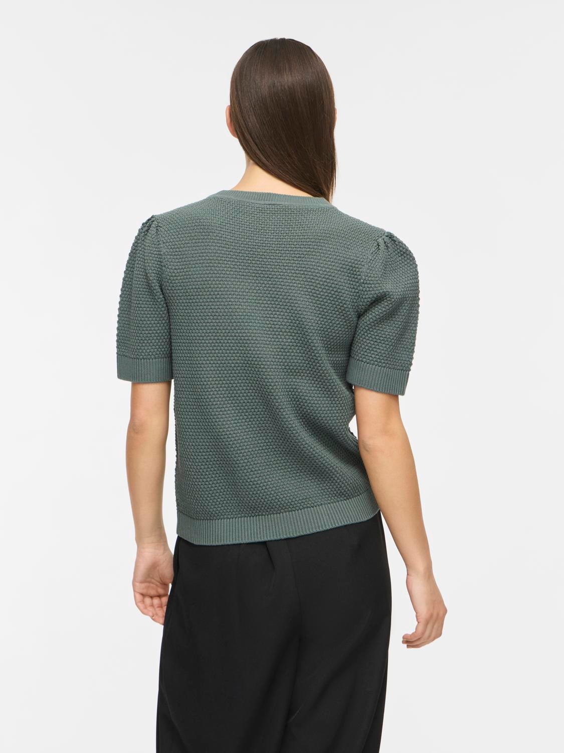 model_shot-back